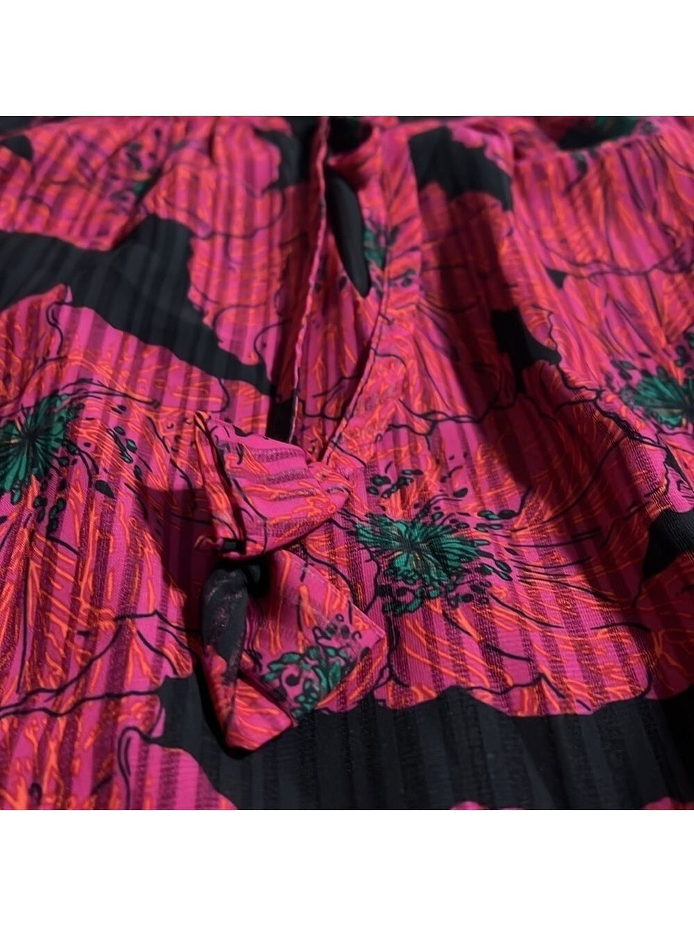 JADE flutter top. XL. Black with fuschia floral design. Fully lined. - Picture 8 of 9